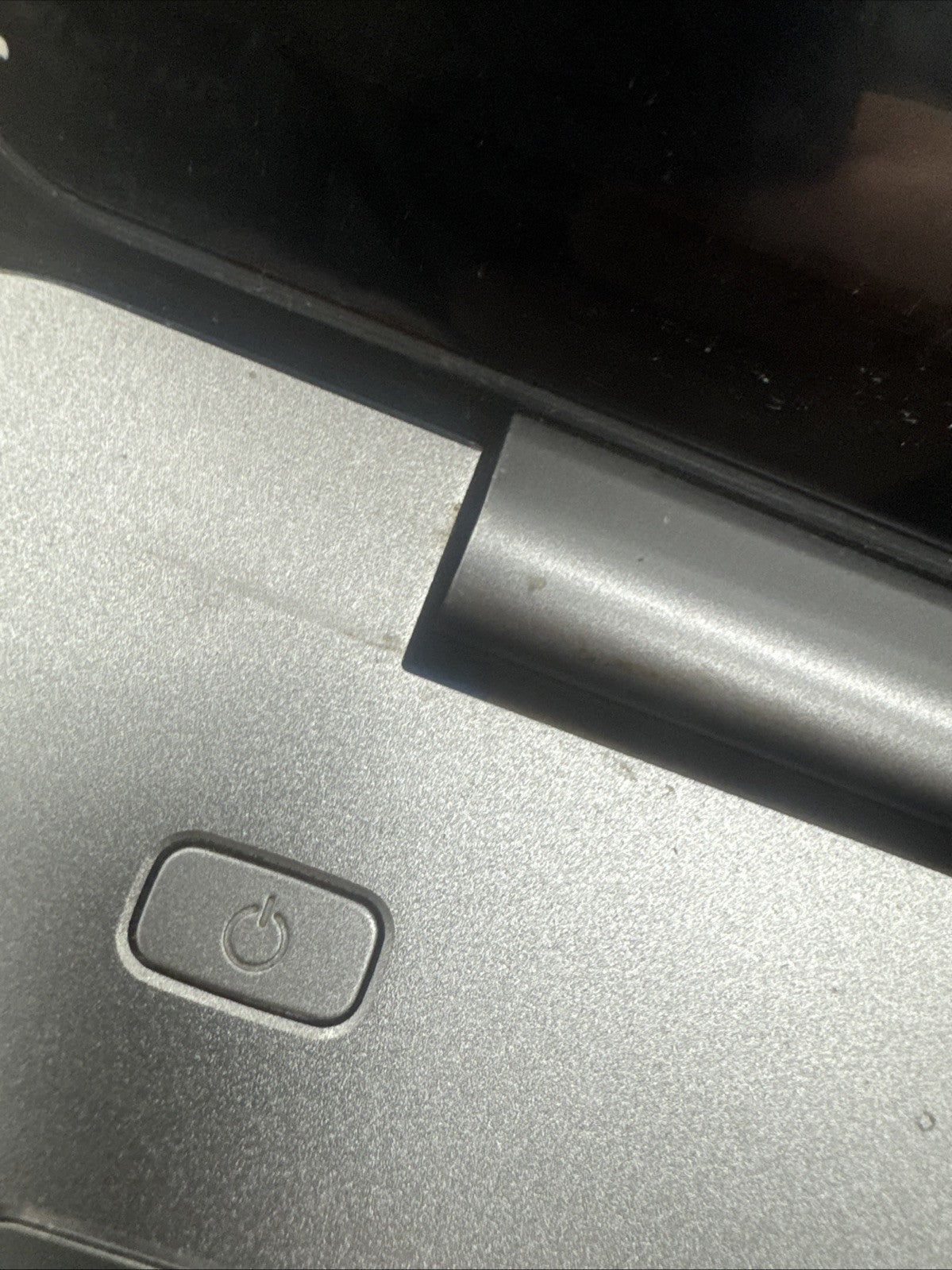 Dell Inspiron P24E001 Does Not Work/for Parts! Had Sticker Residue On Top Lid.