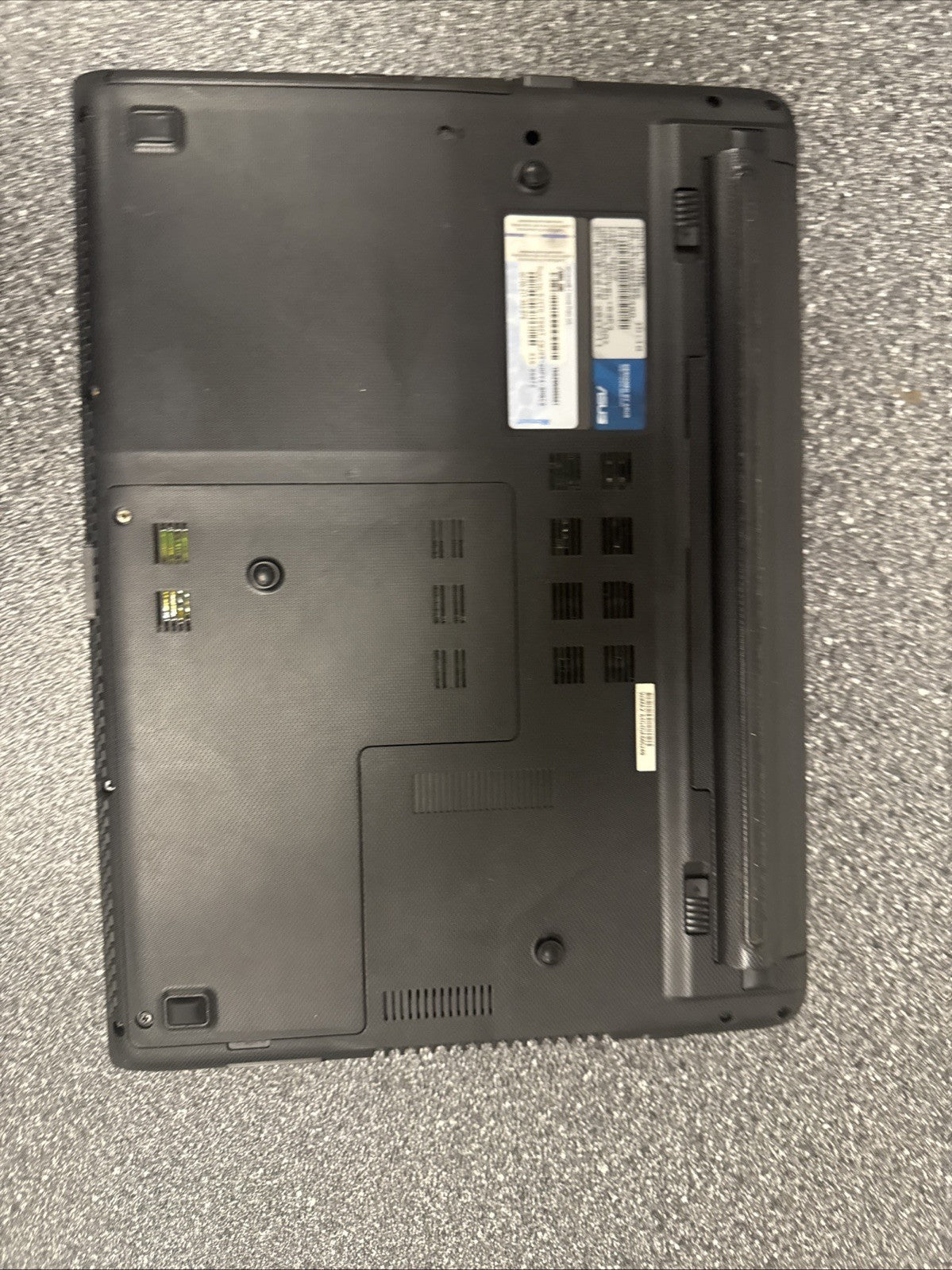 ASUS U46E Laptop - Intel Core i7-2620M CPU 2.7 Ghz - 8GB RAM BATTERY NOT TESTED!