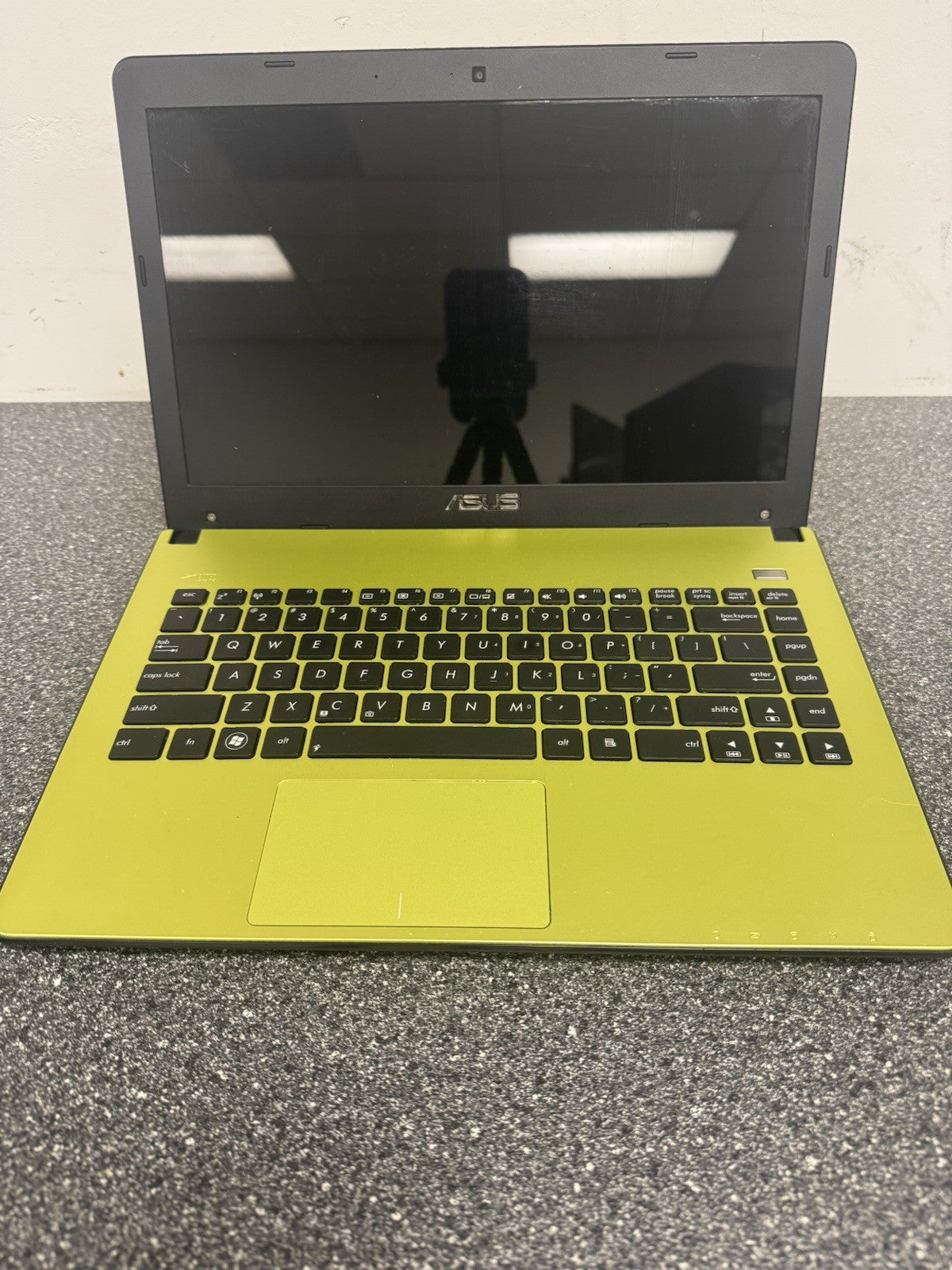 Asus X401A Laptop Intel Pentium B970 | 4GB RAM | No HDD/No OS - Boots to Bios