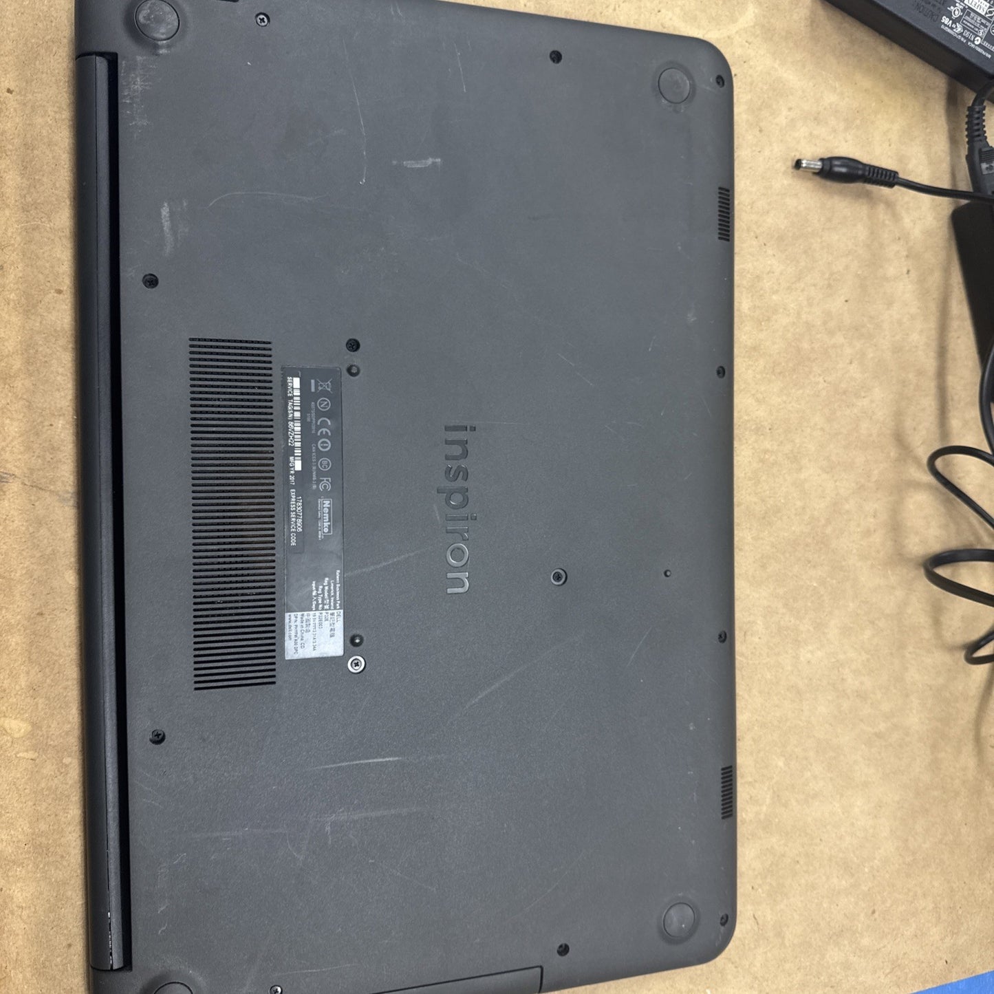 Dell Inspiron P32E 17” BAD MOTHERBOARD AND SCRATCHES ETC