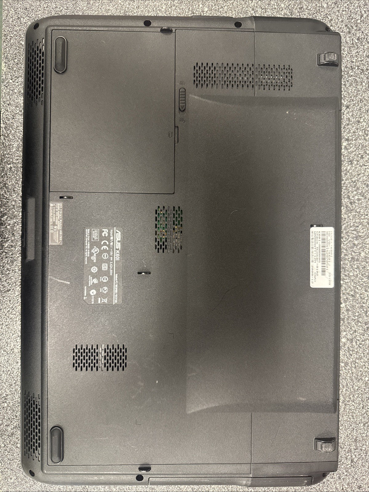 ASUS K601 15" Intel Pentium Dual-Core T4400 BATTERY NOT TESTED AND SCRATCHES!!!!