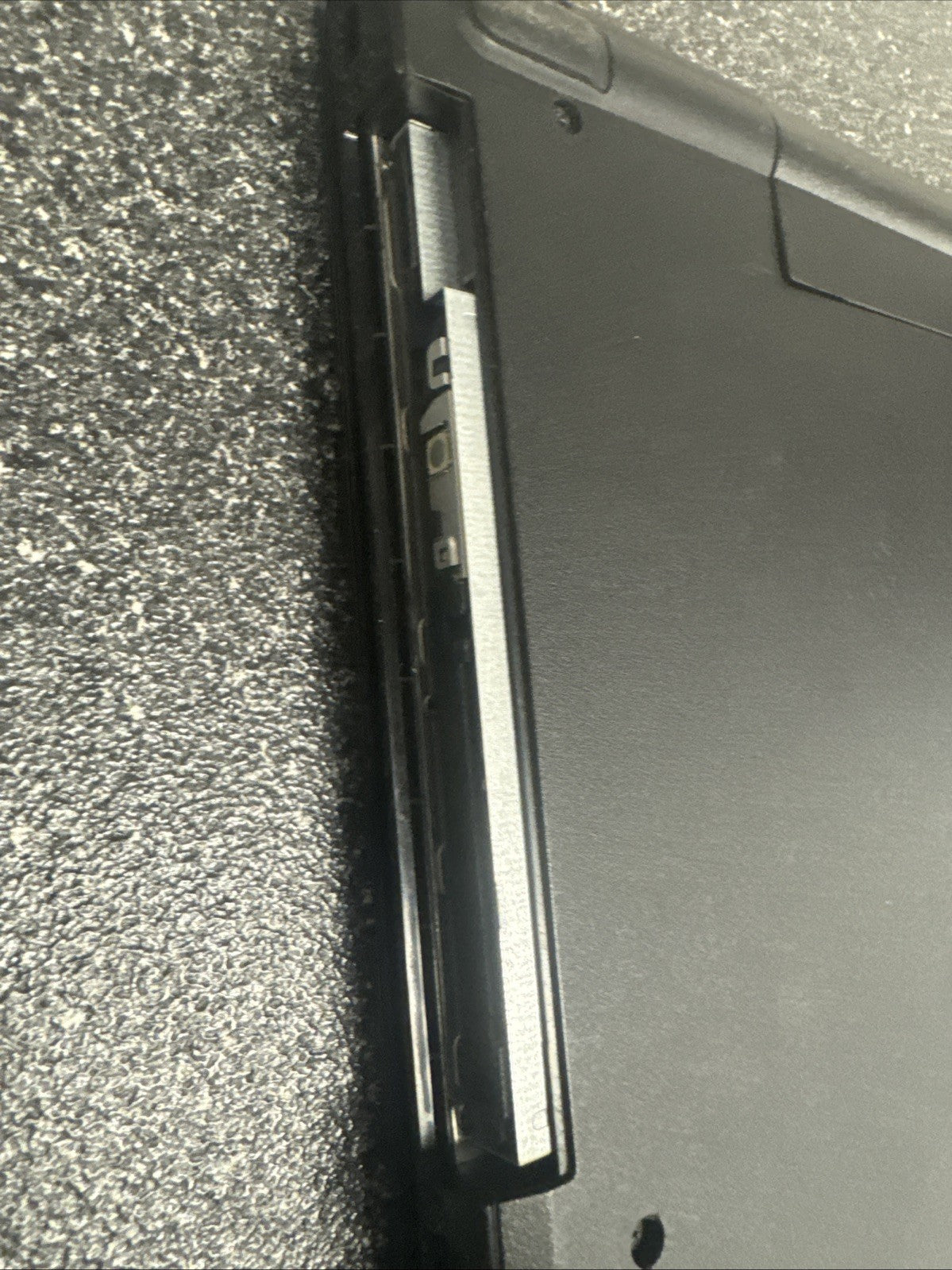 Dell Inspiron 15 P47F BATTERY UNTESTED AND NEEDS HD RIBBON AND CD TRAY TOP!!!!!!