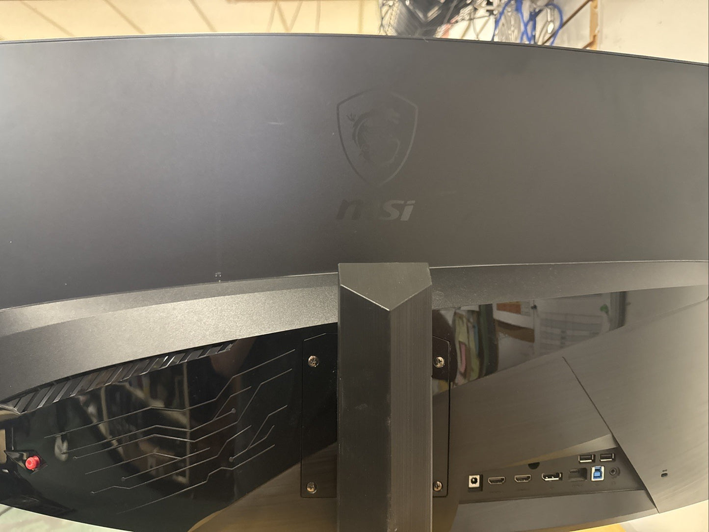Monitor gaming - MSI Optix MAG321CURV, 31,5'' UHD 4K HAS SCREEN PROBLEMS!