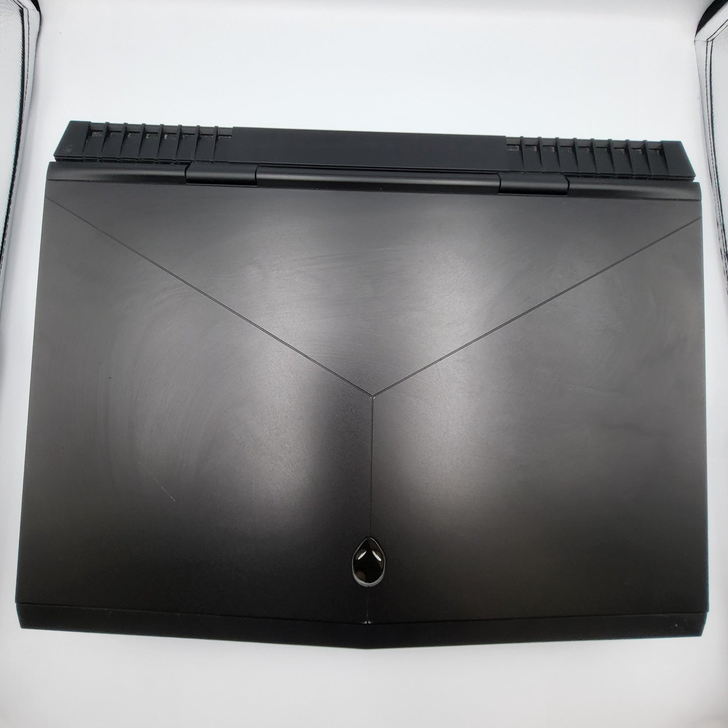 Alienware 17 R5 P31E002 17" Core i7 8th Gen 2.20Ghz