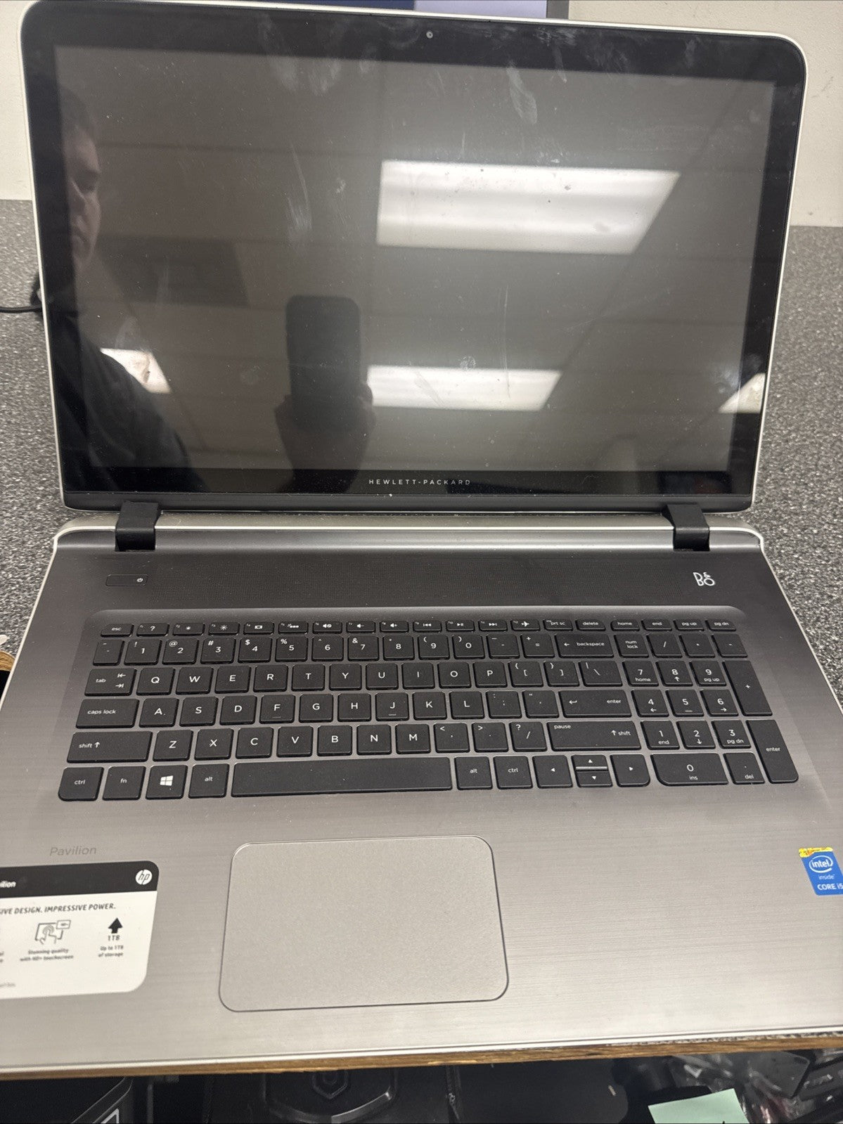 HP Pavilion HP 17-g121wm 15 Laptop HAS SCRATCHES AND BATTERY IS NOT TESTED!!!!!!