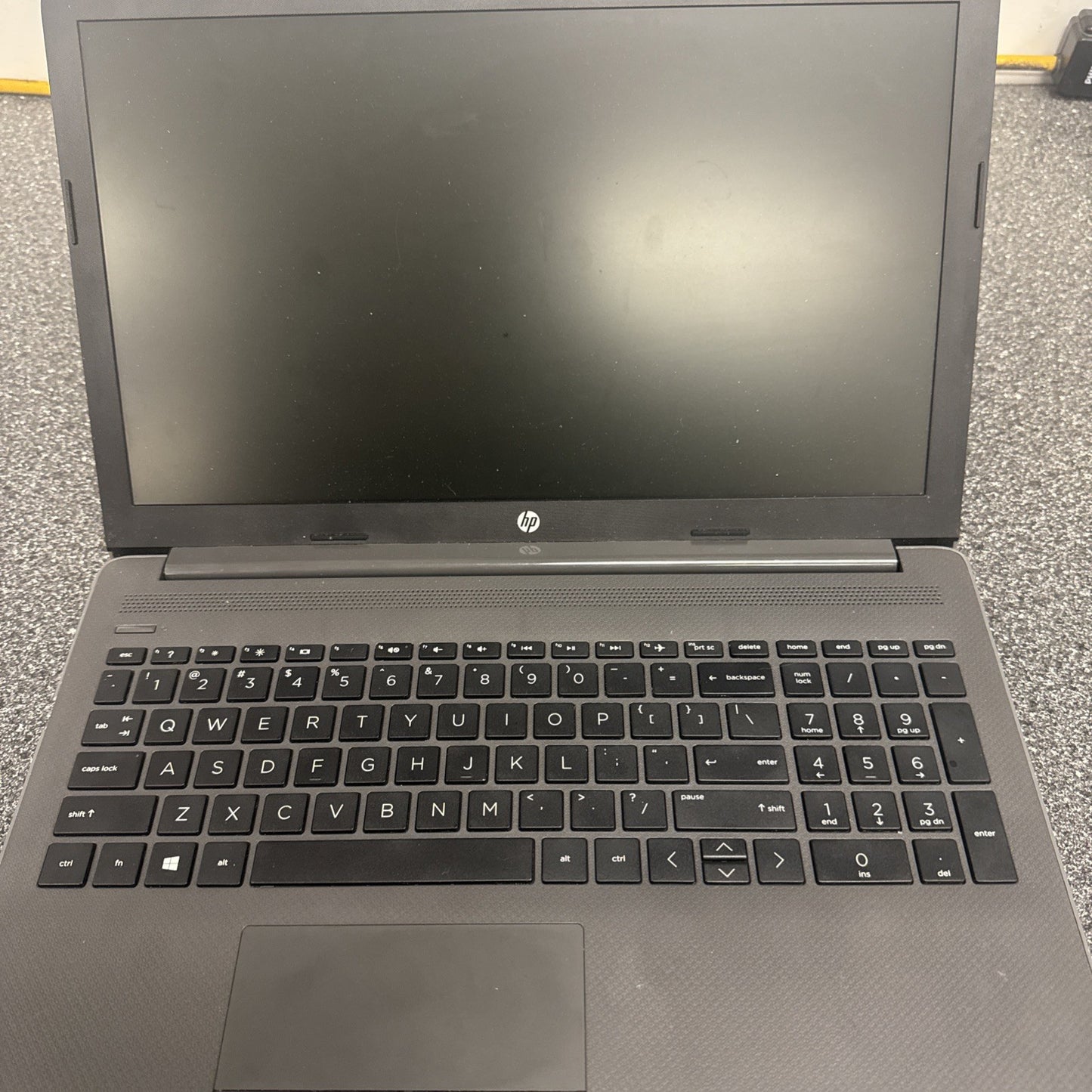 HP 15t-da100 15.6" HD Laptop BATTERY NOT TESTED AND HAS SCRATCHES AND STAINS!!!!