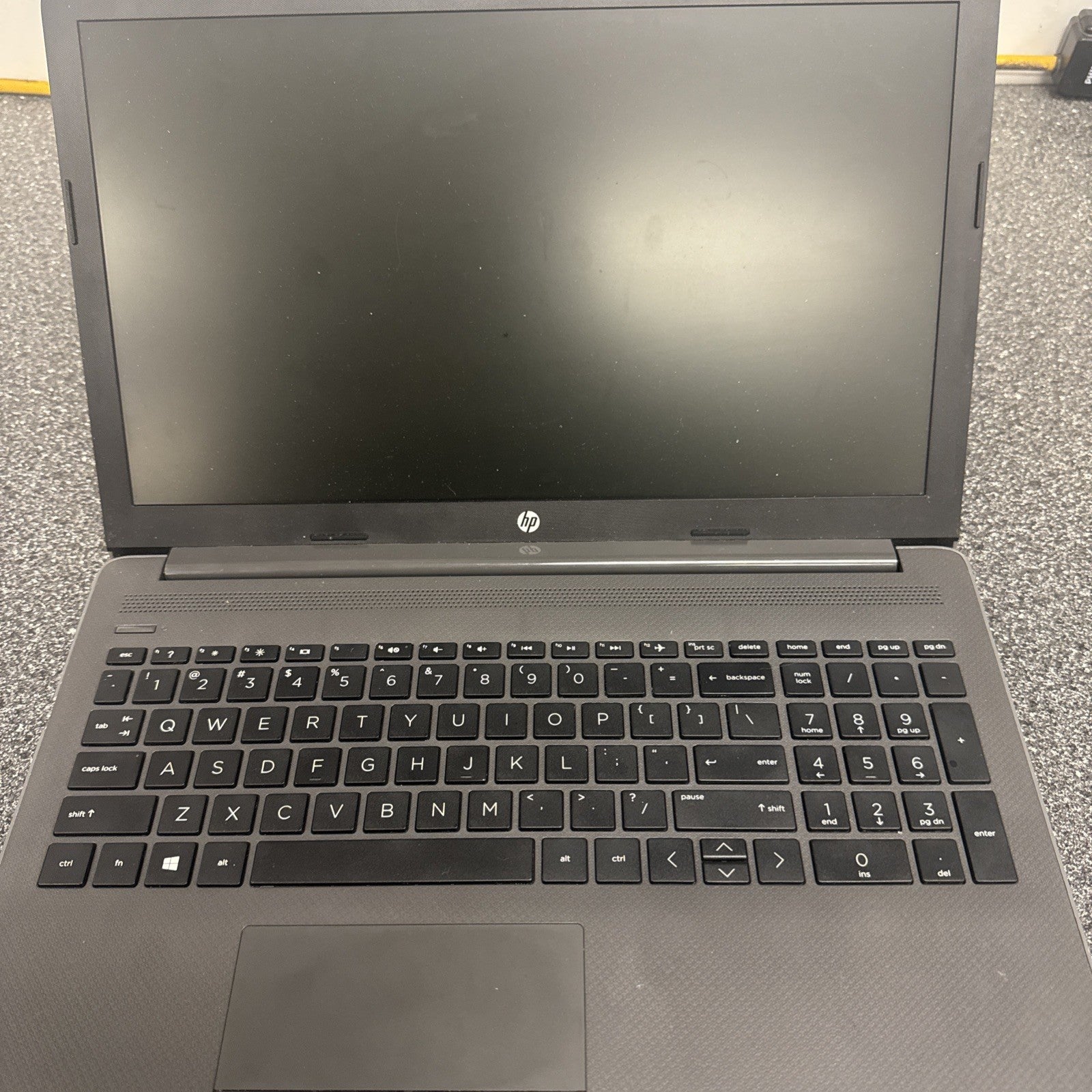 HP 15t-da100 15.6" HD Laptop BATTERY NOT TESTED AND HAS SCRATCHES AND STAINS!!!!