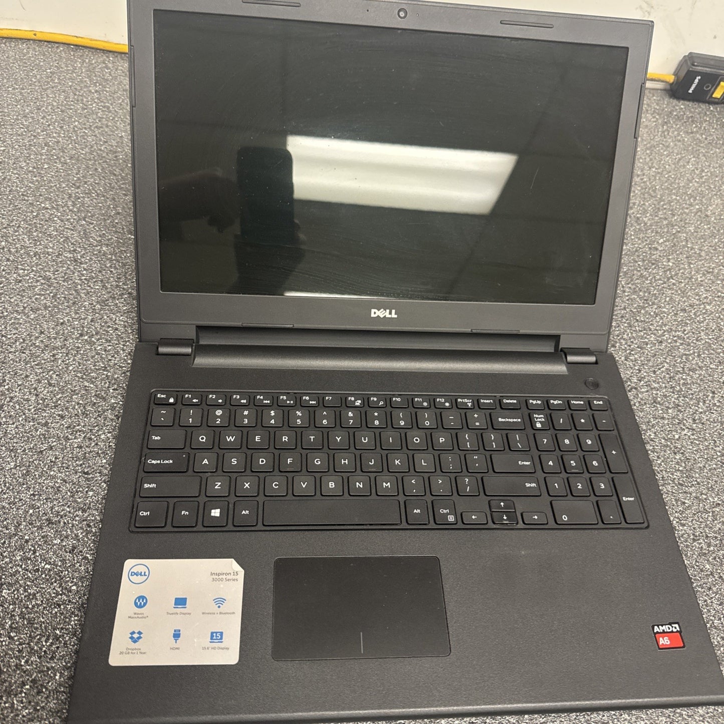 Laptop Dell Inspiron 15 P40f Touchscreen BATTERY NOT TESTED HAS SCRATCHES!!!!!!!