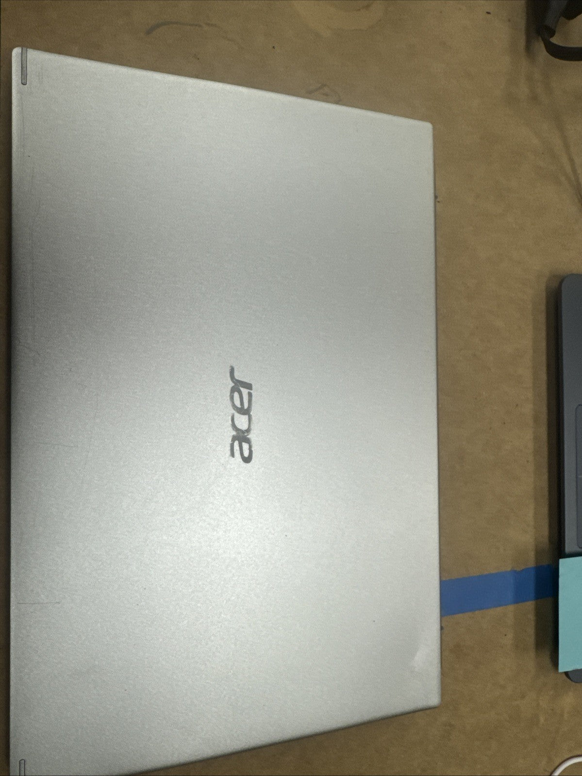 Acer Aspire 1 N20C5 15.6" HAS A BROKER LEFT SIDE AND CHARGING PORT. DOESNT WORK