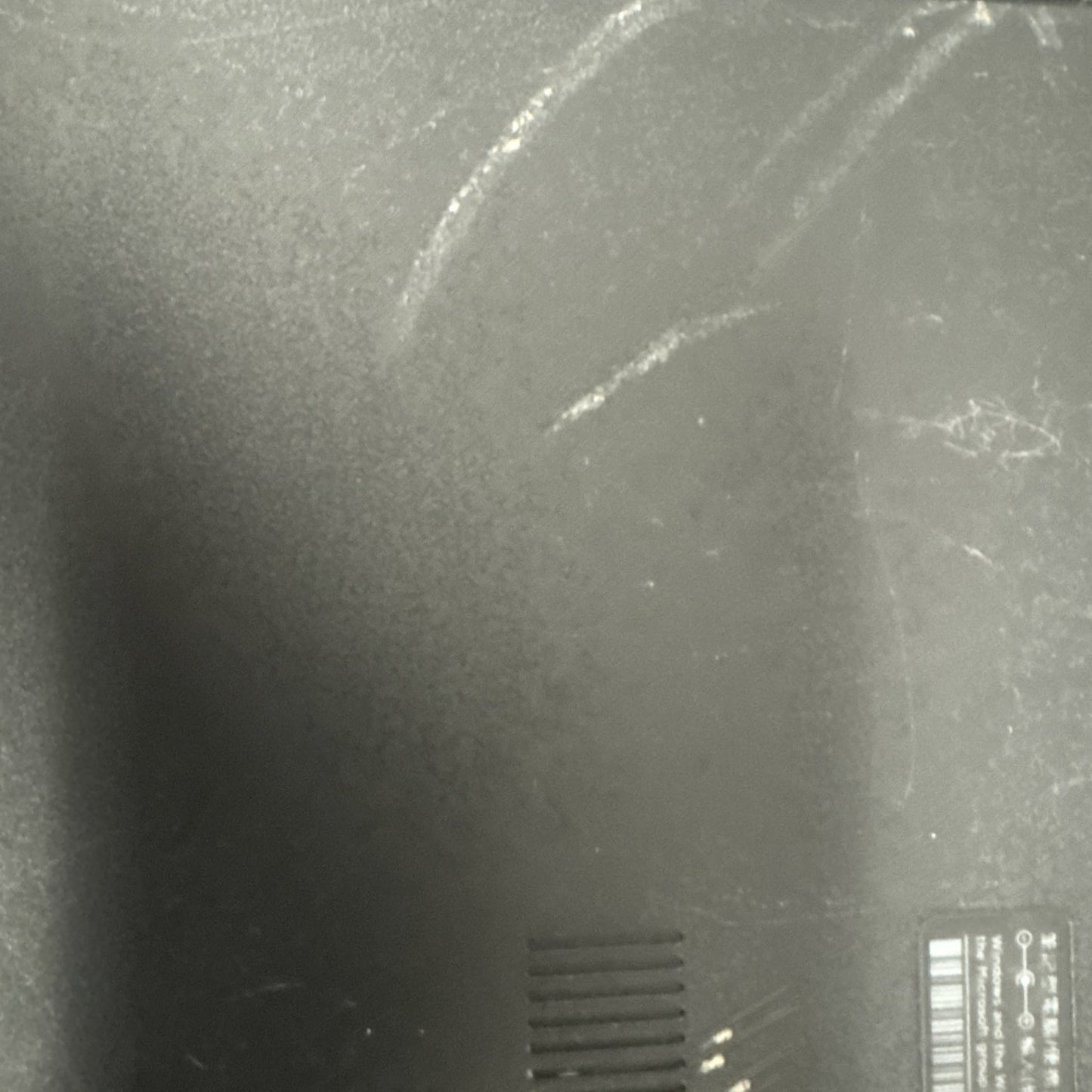 HP Pavilion 15-n067nr BATTERY NOT TESTED AND HAS SCRATCHES AND STAINS ON IT!!!!!