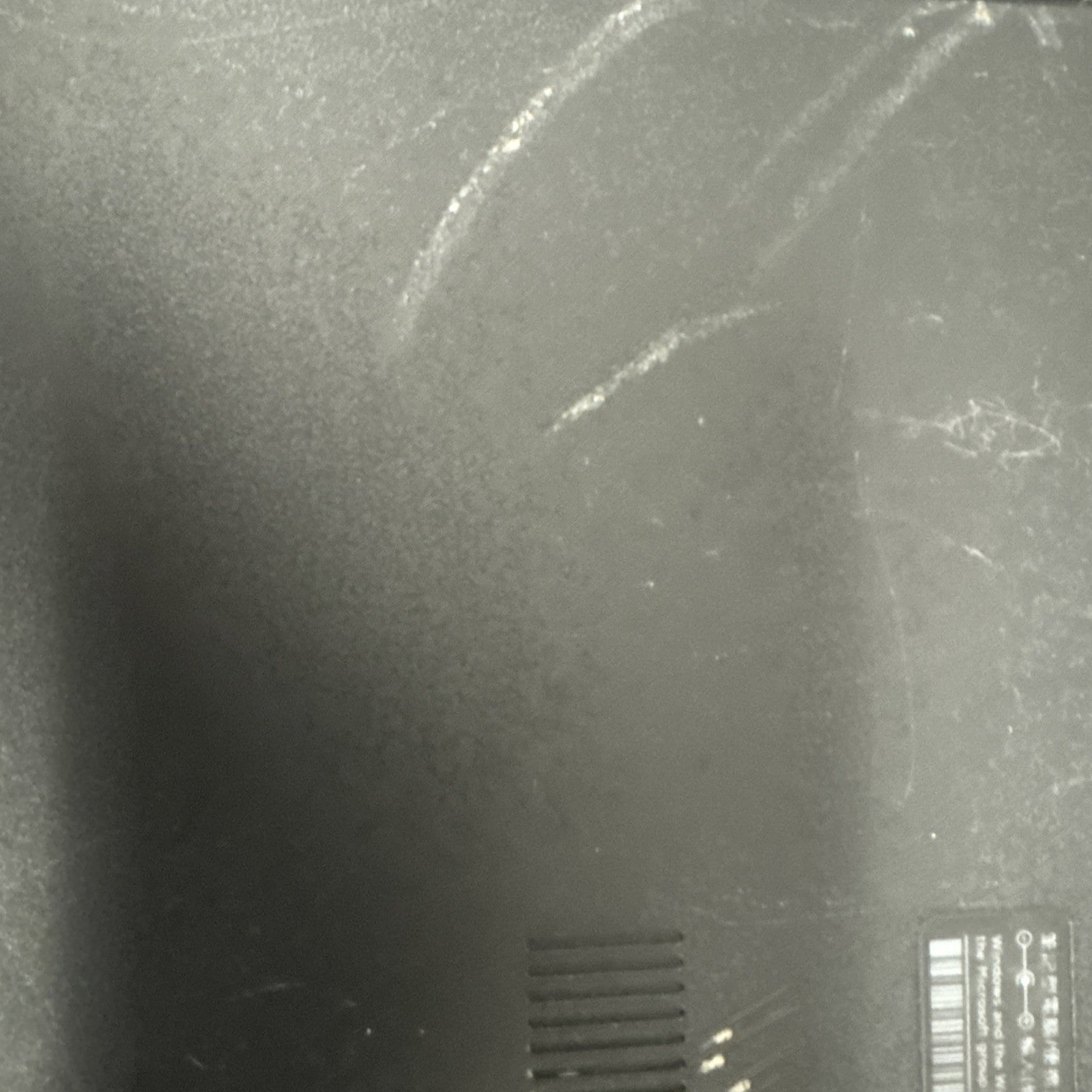 HP Pavilion 15-n067nr BATTERY NOT TESTED AND HAS SCRATCHES AND STAINS ON IT!!!!!