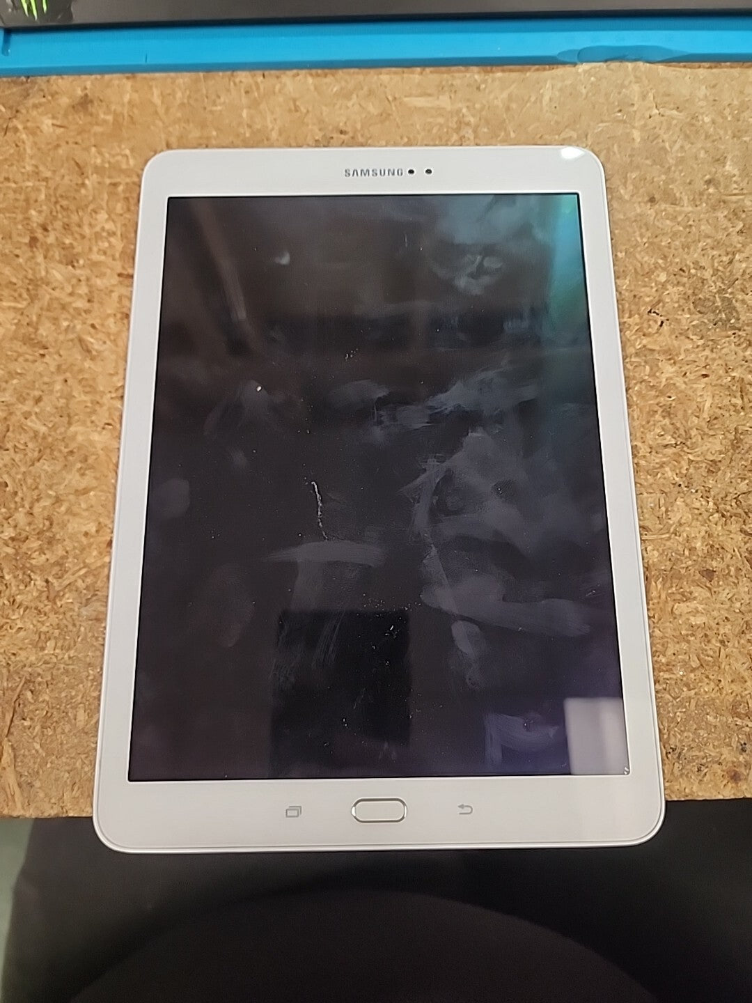 Samsung Galaxy Tab S2 SM-T810N 32GB Wi-Fi 9.7in - White (SM-T810NZWEXEF)