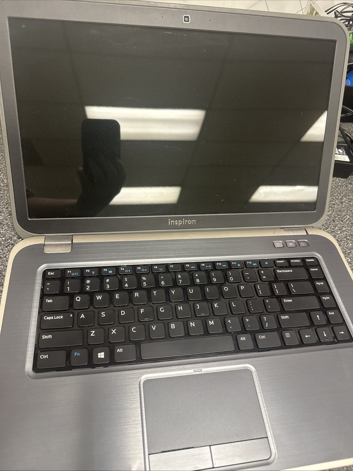 Dell 15z5523 Touchscreen 15.6" i5-3317u 1.7GHz BATTERY NOT TESTED AND SCRATCHES