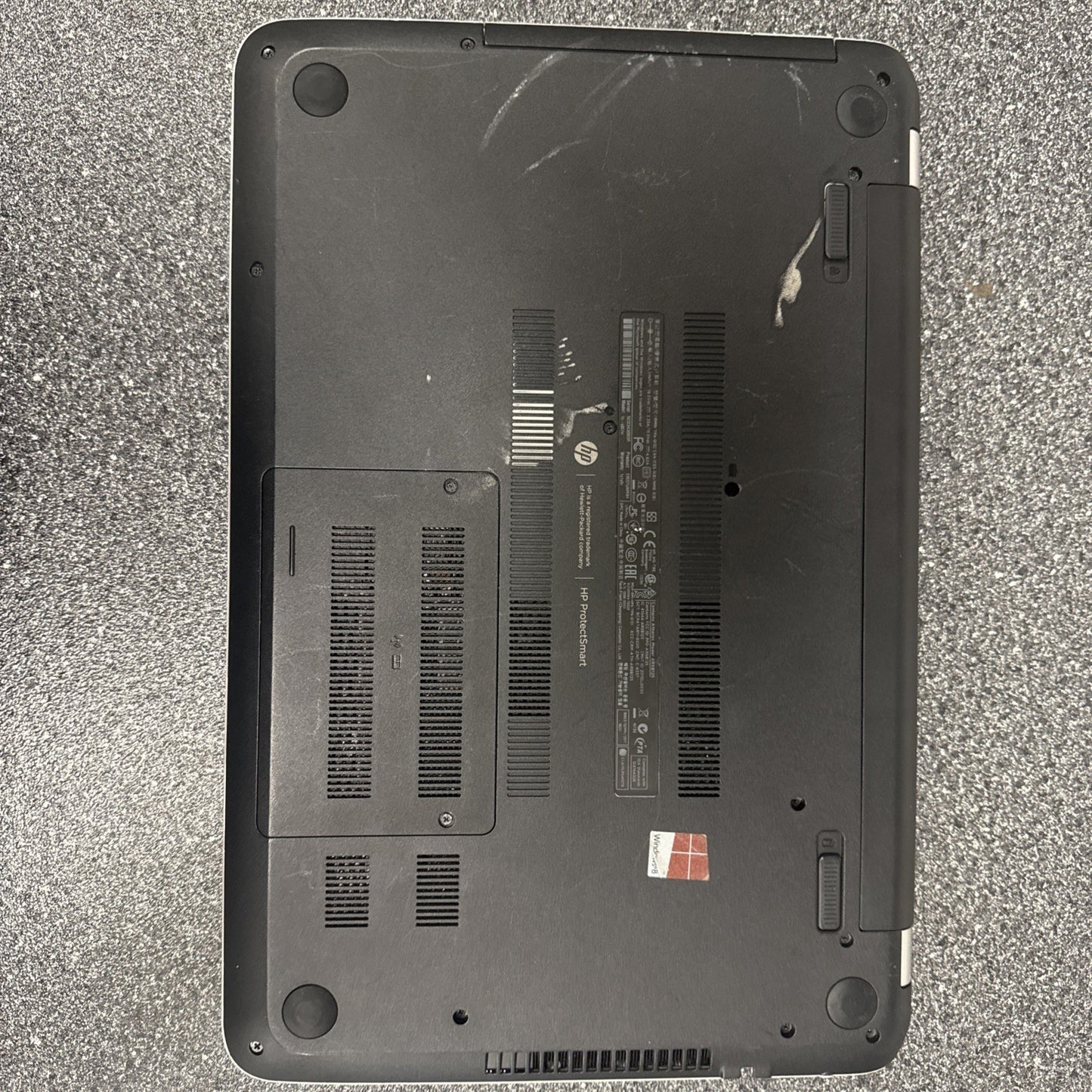 HP Pavilion 15-n067nr BATTERY NOT TESTED AND HAS SCRATCHES AND STAINS ON IT!!!!!