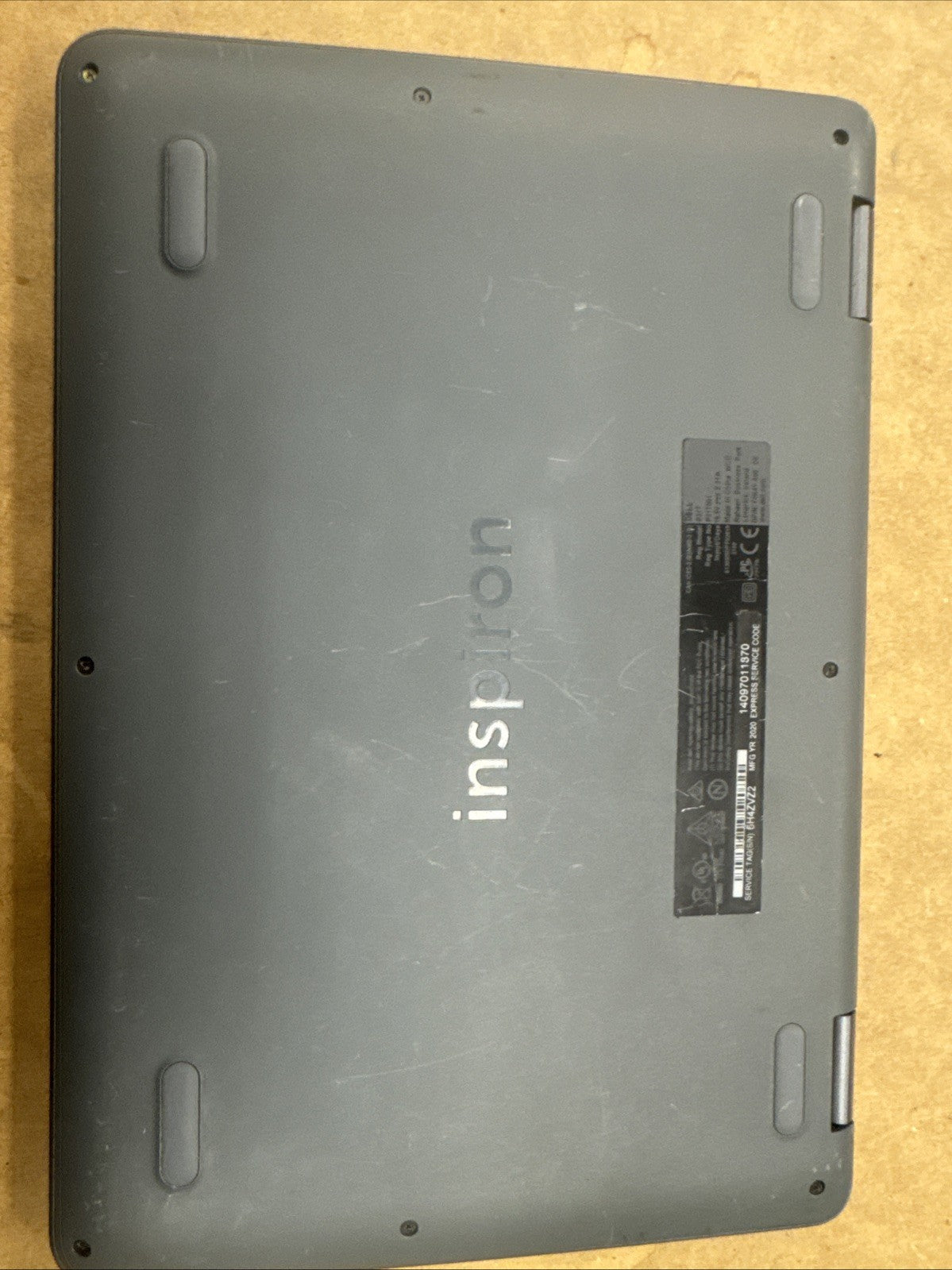 Dell Inspiron 11 3195,  2 in 1,  120GB 8GB AMD R5, BAD HINGE AND SCRATCHES ON IT