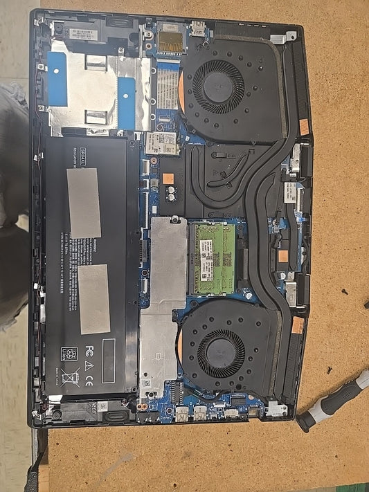 HP Omen 17T-CB100 17.3" Intel Core i7+ 8th Gen - Parts or Repair