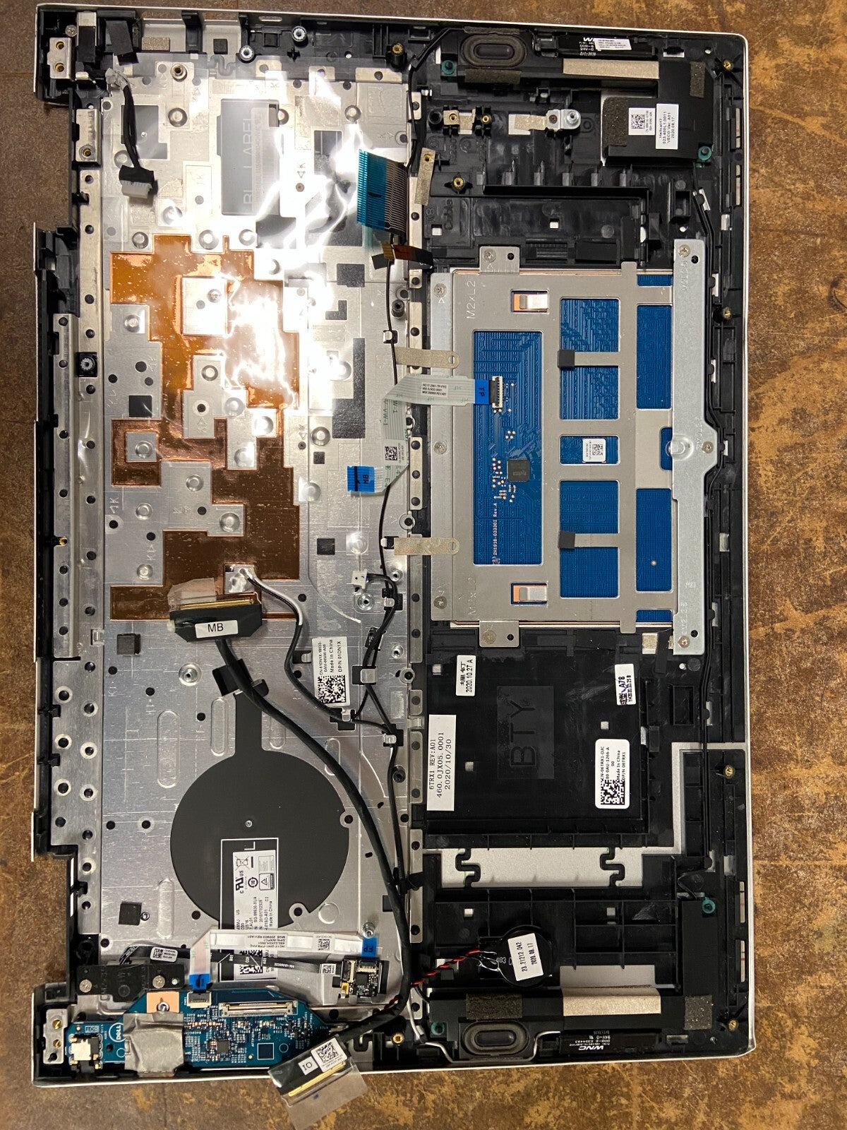 DELL INSPIRON 7706 17.3" Keyboard/trackpad FULL ASSEMBLY W/Video Cable GRADE B+