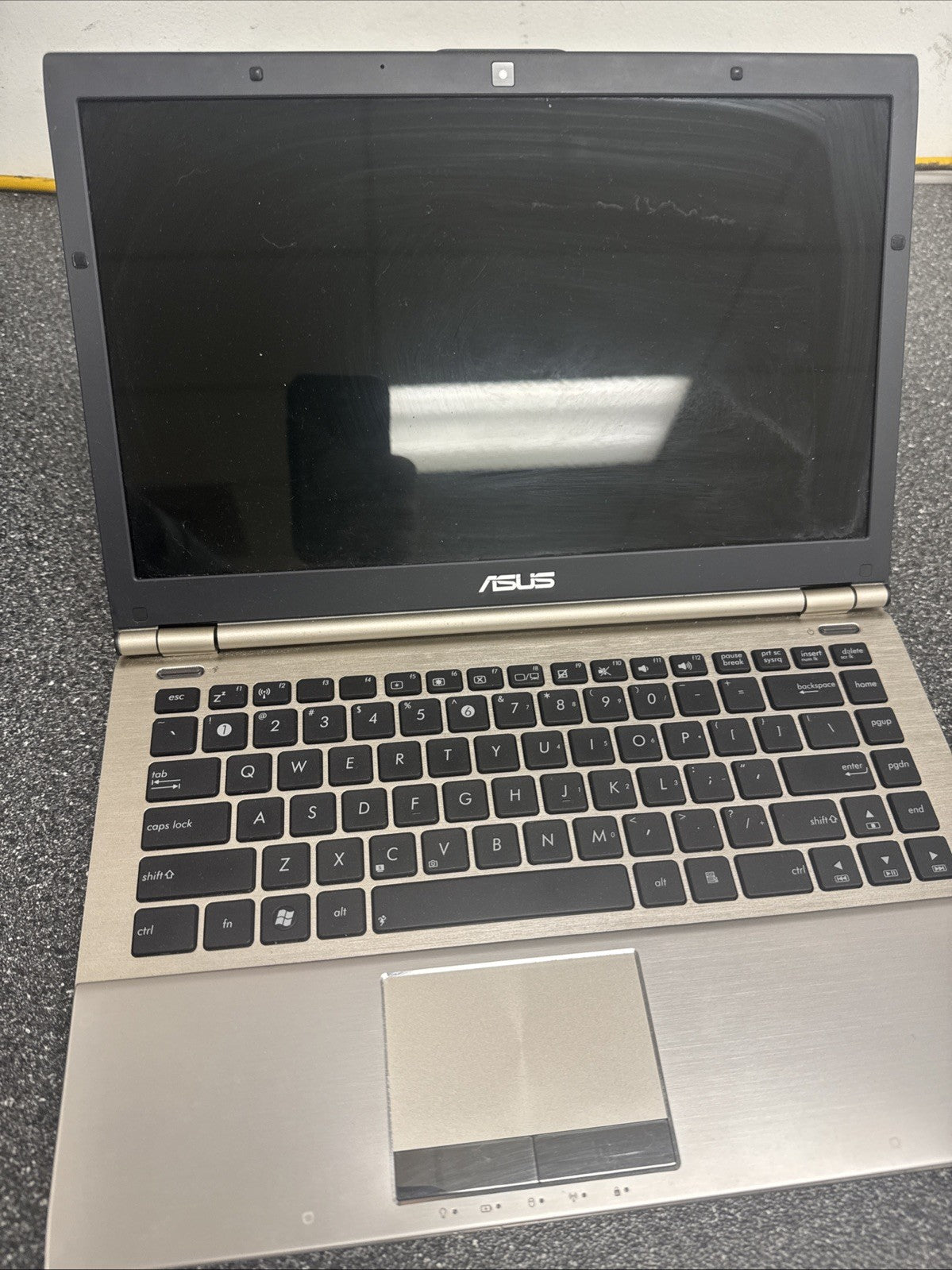 ASUS U46E Laptop - Intel Core i7-2620M CPU 2.7 Ghz - 8GB RAM BATTERY NOT TESTED!