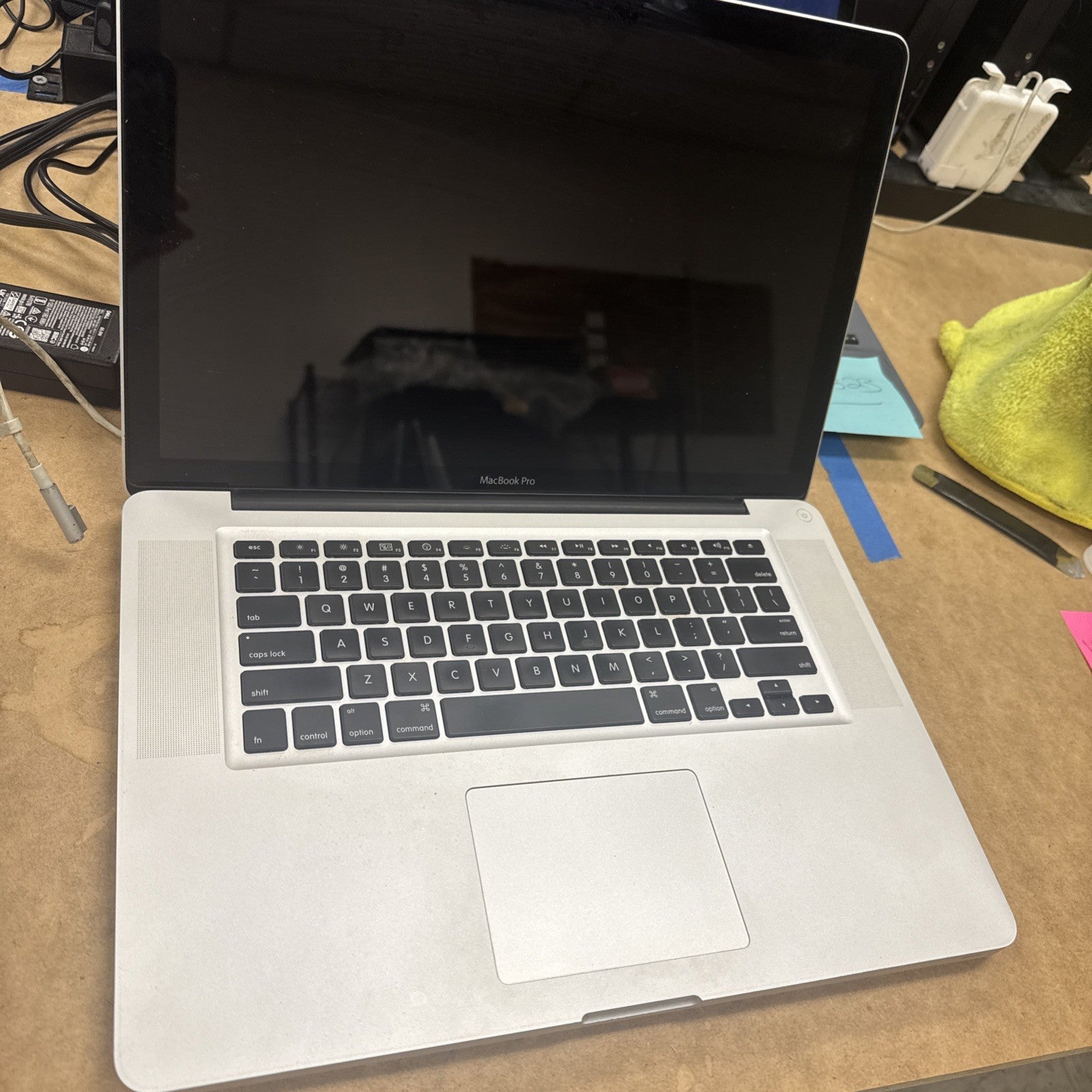 Apple MacBook Pro A1286 Laptop DOESNT WORK AND DOESNT HAVE STORAGE DEVICE