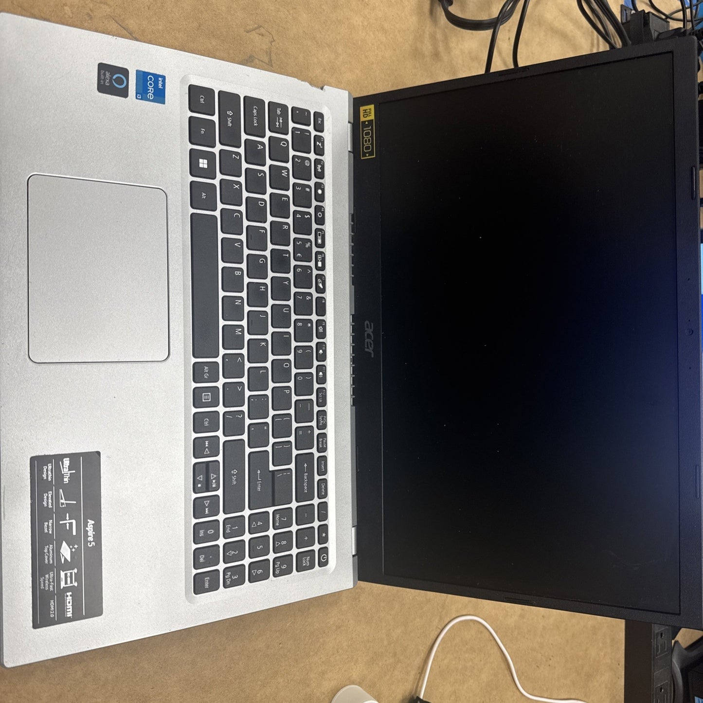 Acer Aspire 1 N20C5 15.6" HAS A BROKER LEFT SIDE AND CHARGING PORT. DOESNT WORK