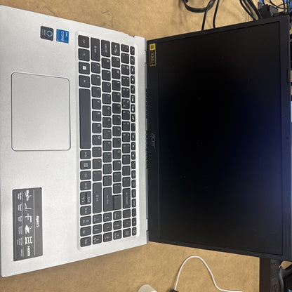 Acer Aspire 1 N20C5 15.6" HAS A BROKER LEFT SIDE AND CHARGING PORT. DOESNT WORK