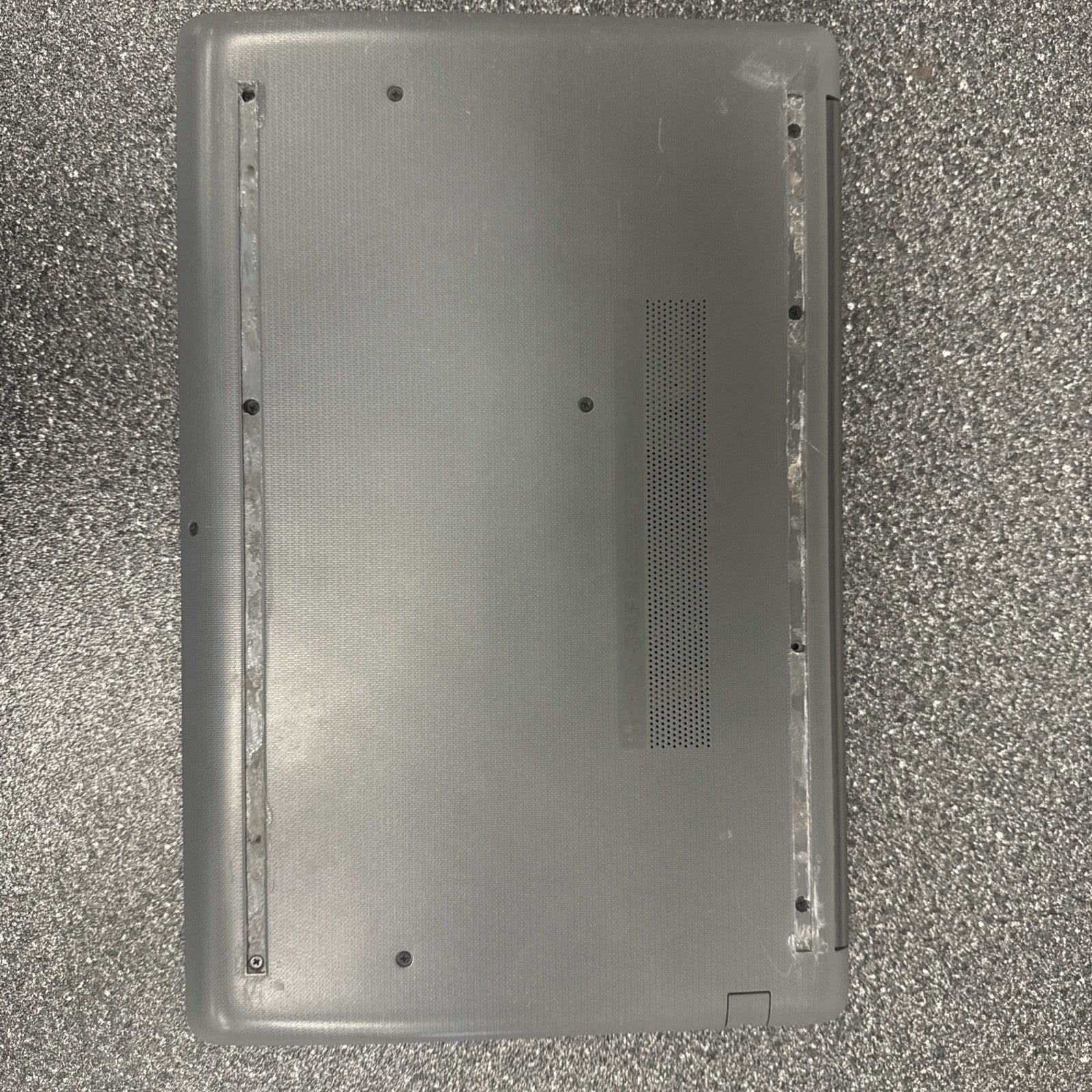 HP 15t-da100 15.6" HD Laptop BATTERY NOT TESTED AND HAS SCRATCHES AND STAINS!!!!