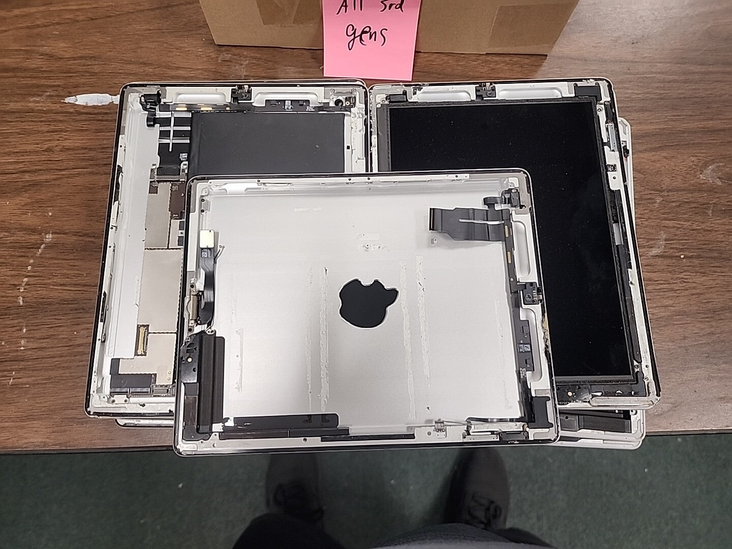 Lot Of 13 Ipad 3rd Gen. Shells, Assorted Condition, UNTESTED, Assorted Parts