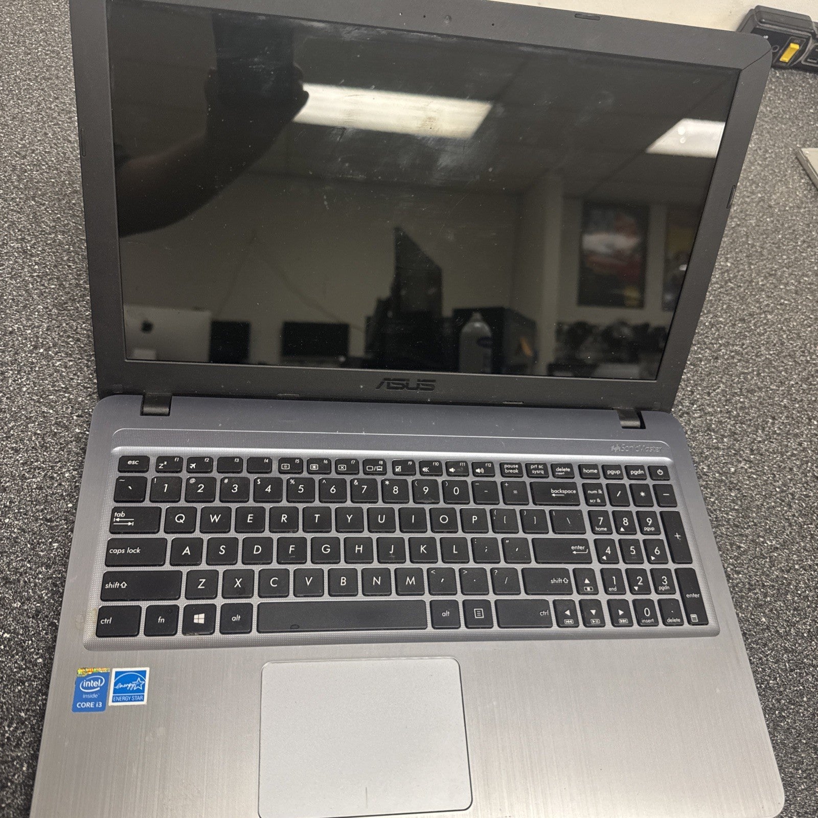 ASUS X540L Laptop, BATTERY NOT TESTED/SCRATCHES AND BUSTED HINGE!!!!!!