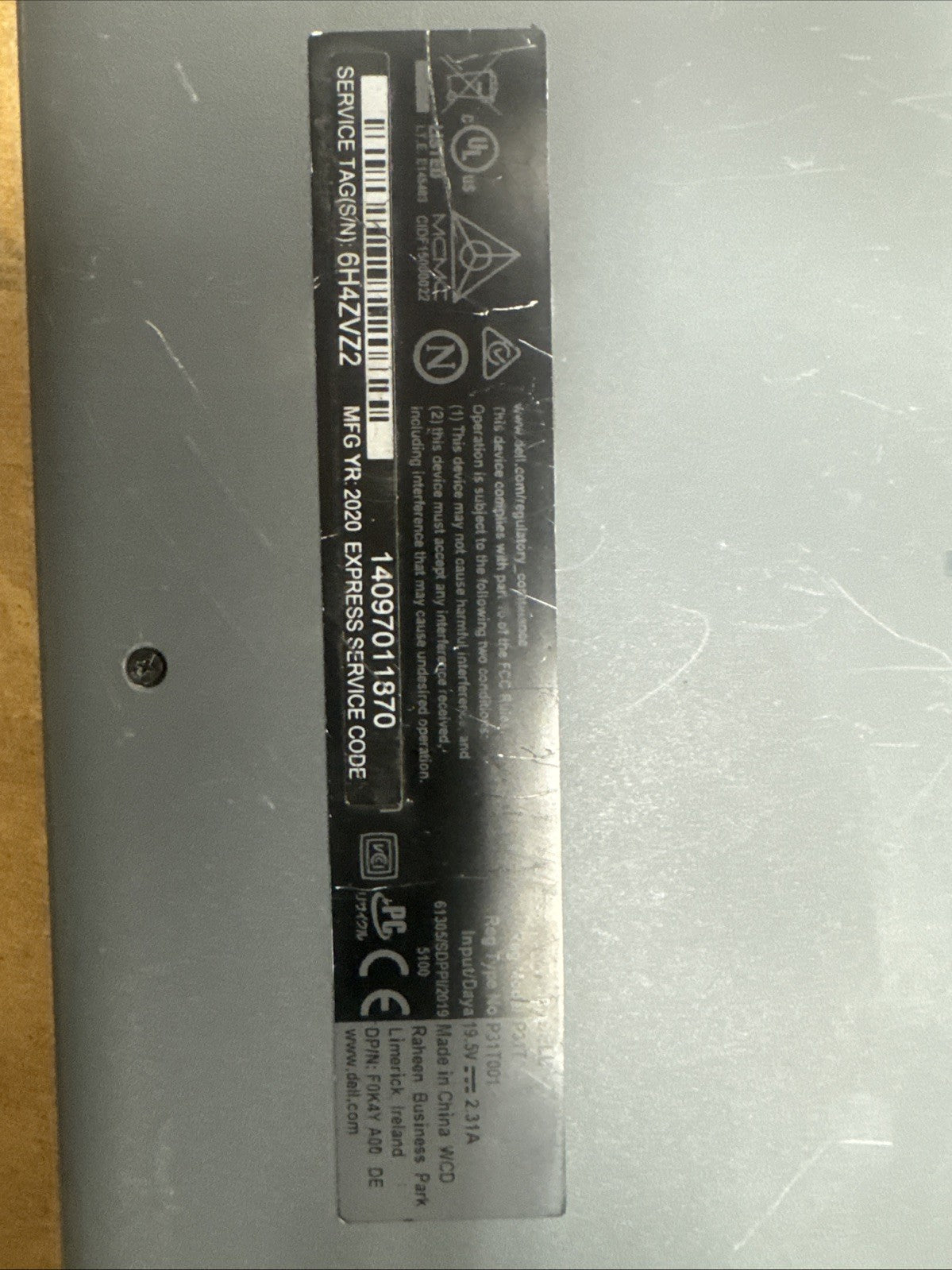 Dell Inspiron 11 3195,  2 in 1,  120GB 8GB AMD R5, BAD HINGE AND SCRATCHES ON IT