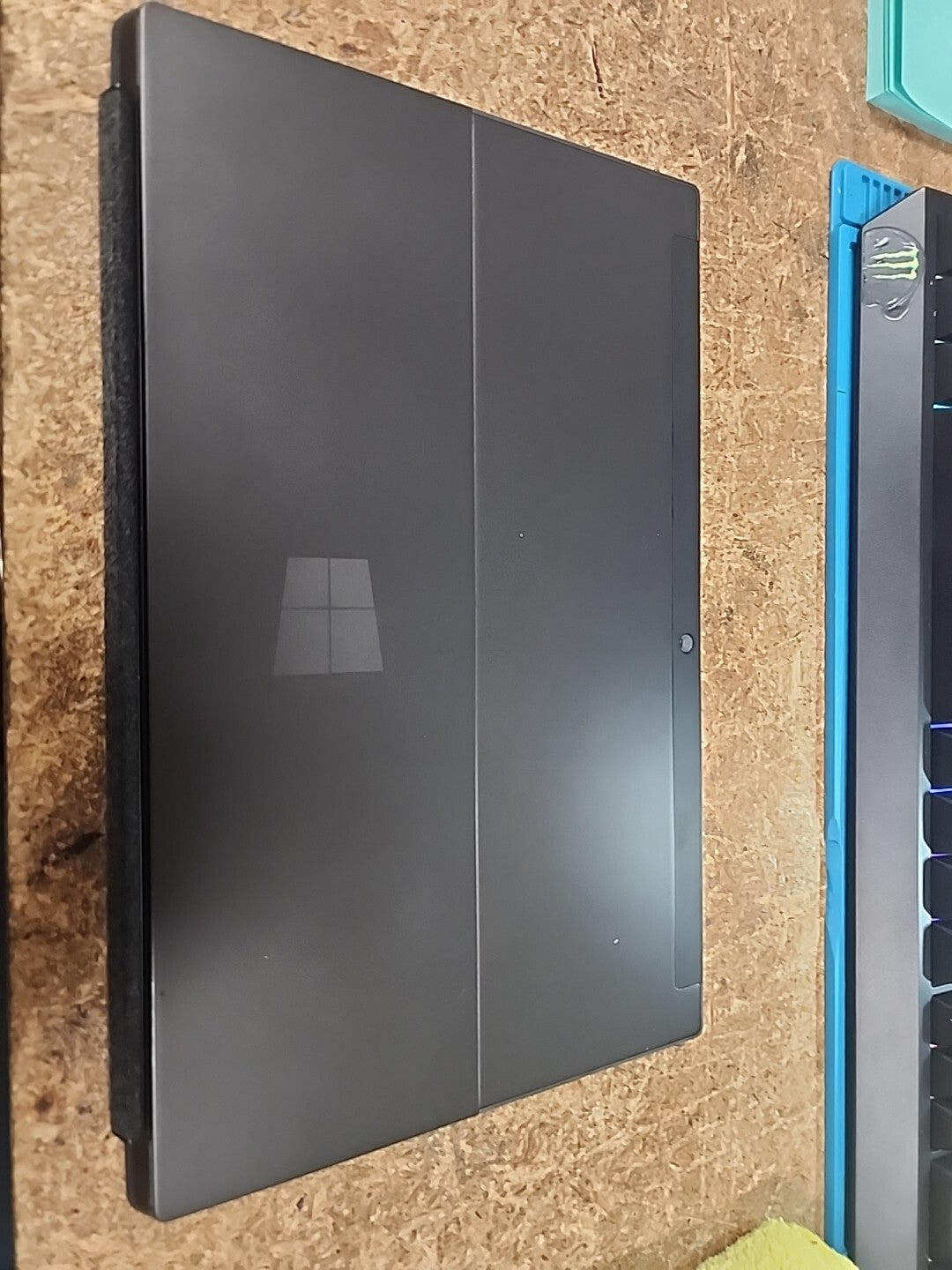 Microsoft Surface 1516 10.6" Nvidia Tegra3 1.30GHz 2GB 32GB Windows RT 