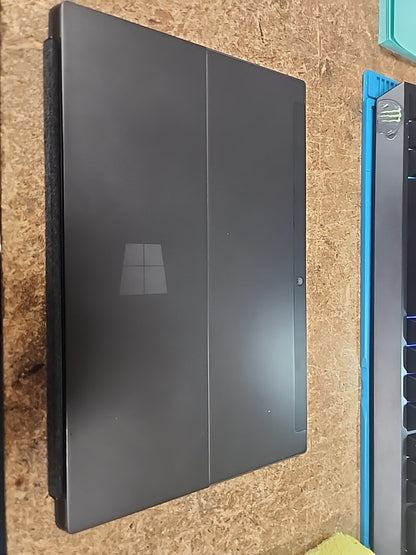 Microsoft Surface 1516 10.6" Nvidia Tegra3 1.30GHz 2GB 32GB Windows RT 