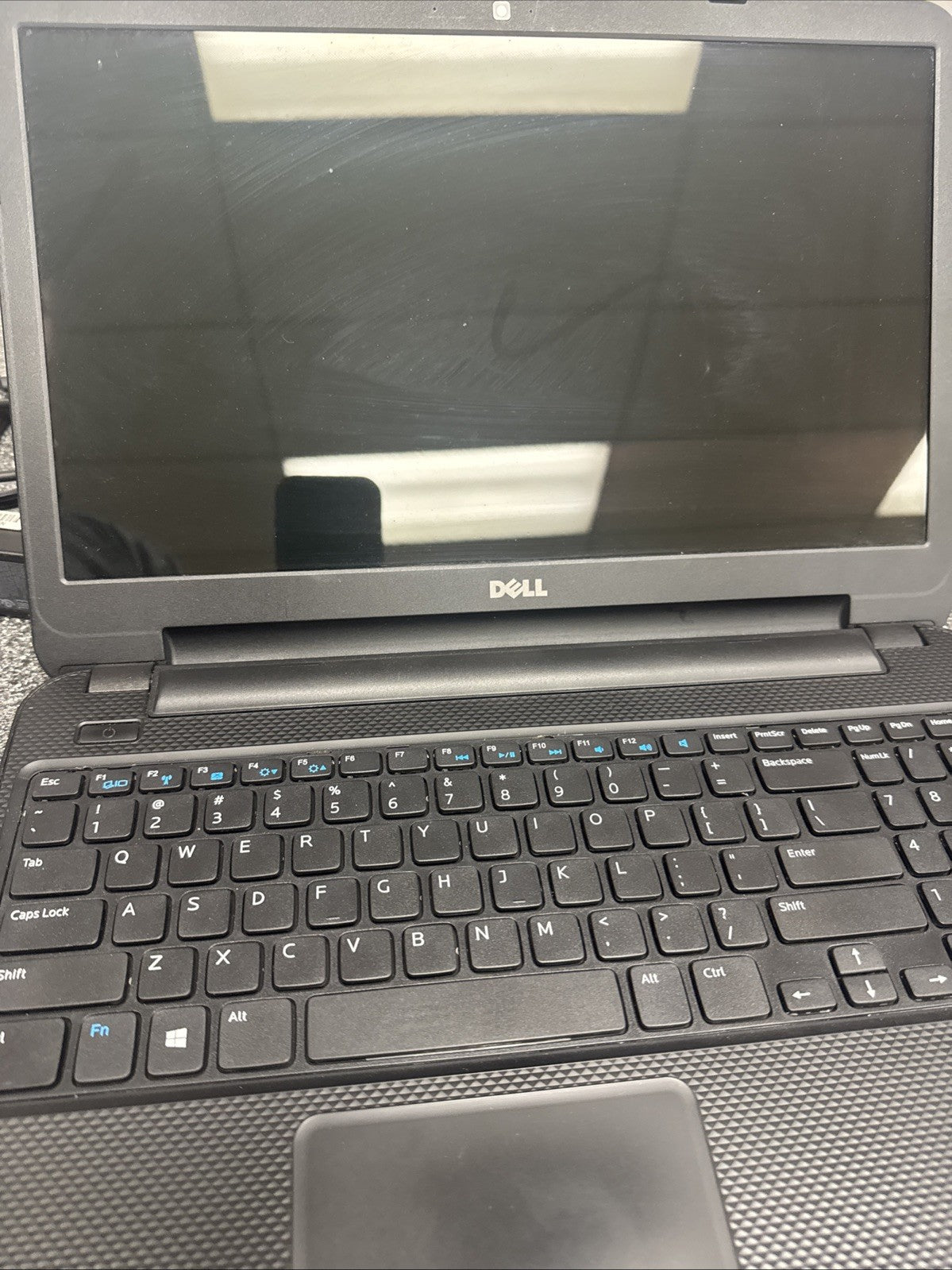 Dell Inspiron 15 3521 Laptop BATTERY NOT TESTED AND HAS SCRATCHES!!!!!