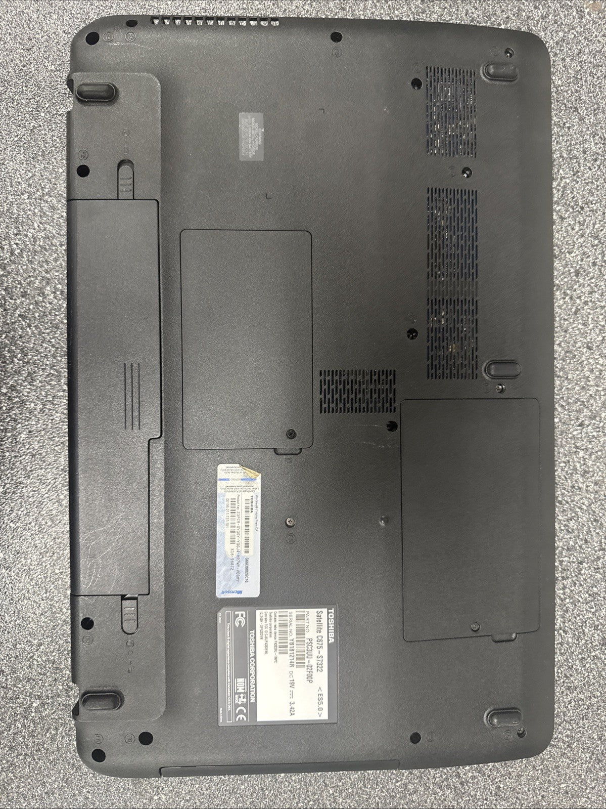 Toshiba Satellite C675 S7322 BATTERY UNTESTED AND SCRATCHES ON TOP AND BOTTOM!!!