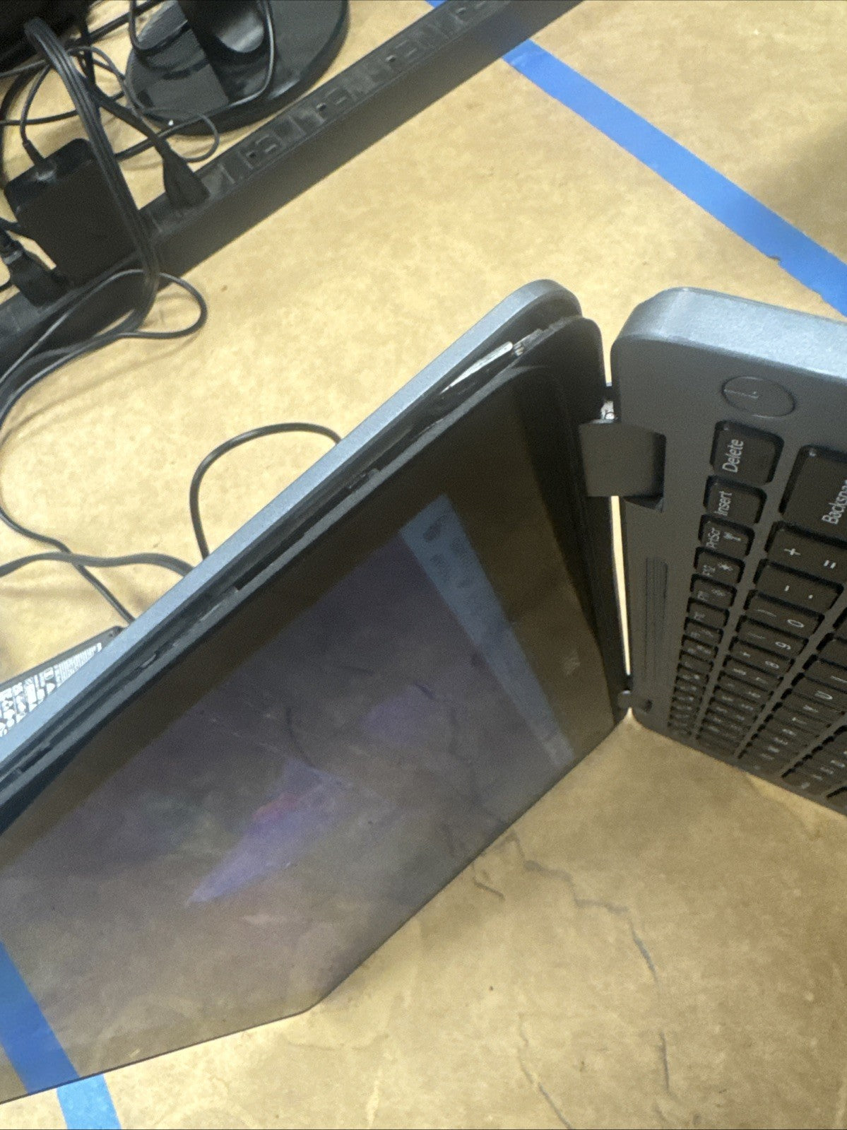 Dell Inspiron 11 3195,  2 in 1,  120GB 8GB AMD R5, BAD HINGE AND SCRATCHES ON IT