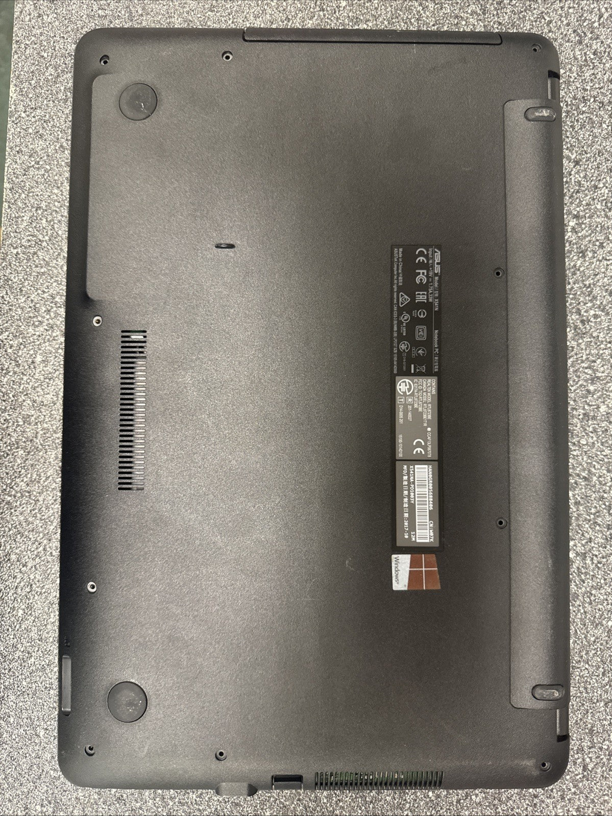 Asus R541N Laptop BATTERY NOT TESTED AND HAS SCRATCHES. HINGE IS GIVING OUT!!!!!