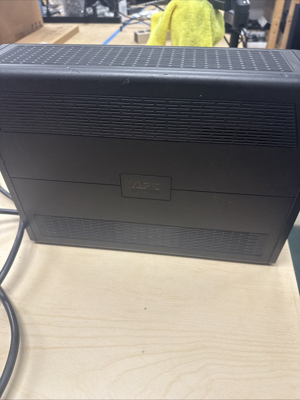 APC Outlets Back-UPS 1350VA Battery Backup Syst Surge Protector has Scratches!