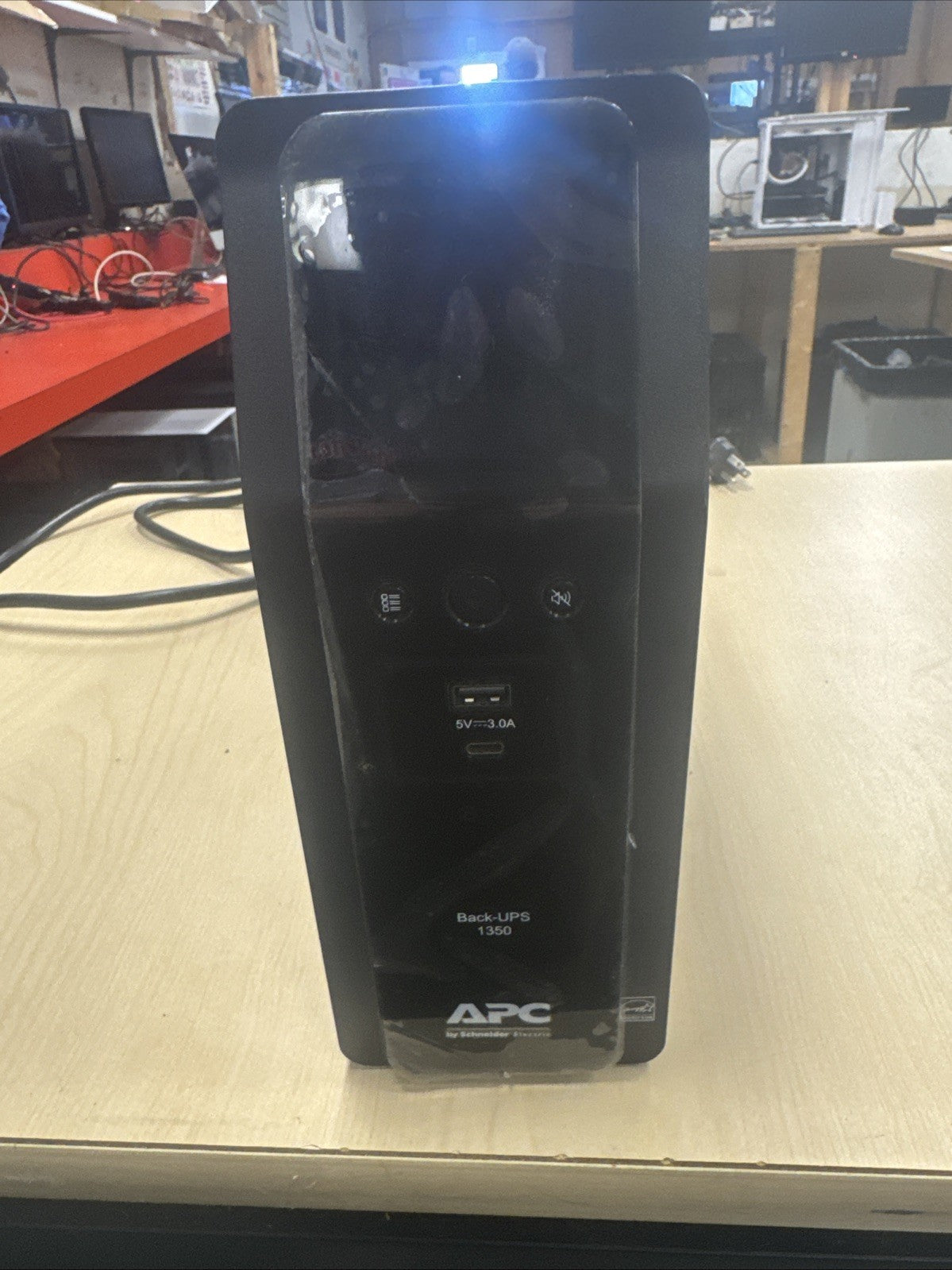 APC Outlets Back-UPS 1350VA Battery Backup Syst Surge Protector has Scratches!