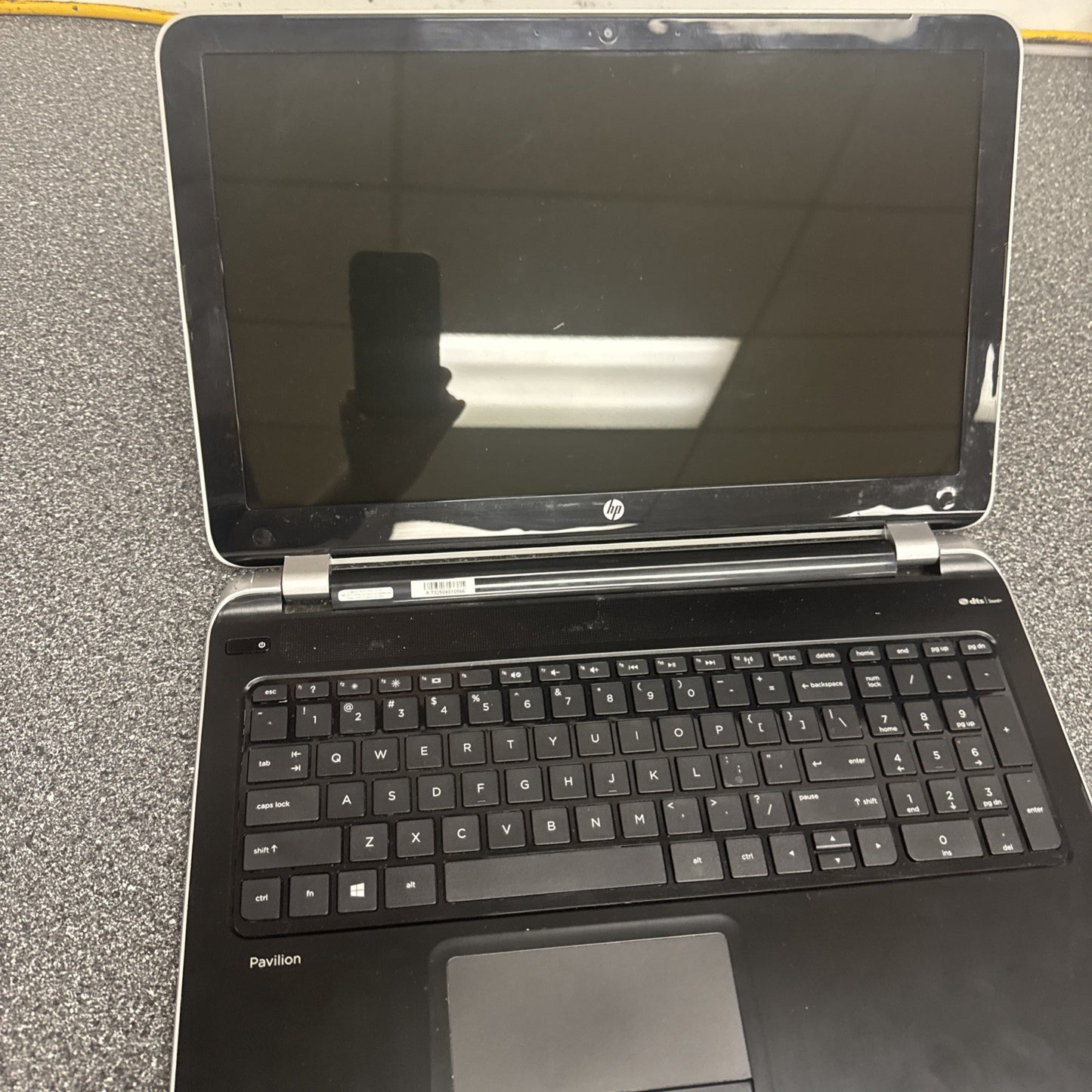 HP Pavilion 15-n067nr BATTERY NOT TESTED AND HAS SCRATCHES AND STAINS ON IT!!!!!