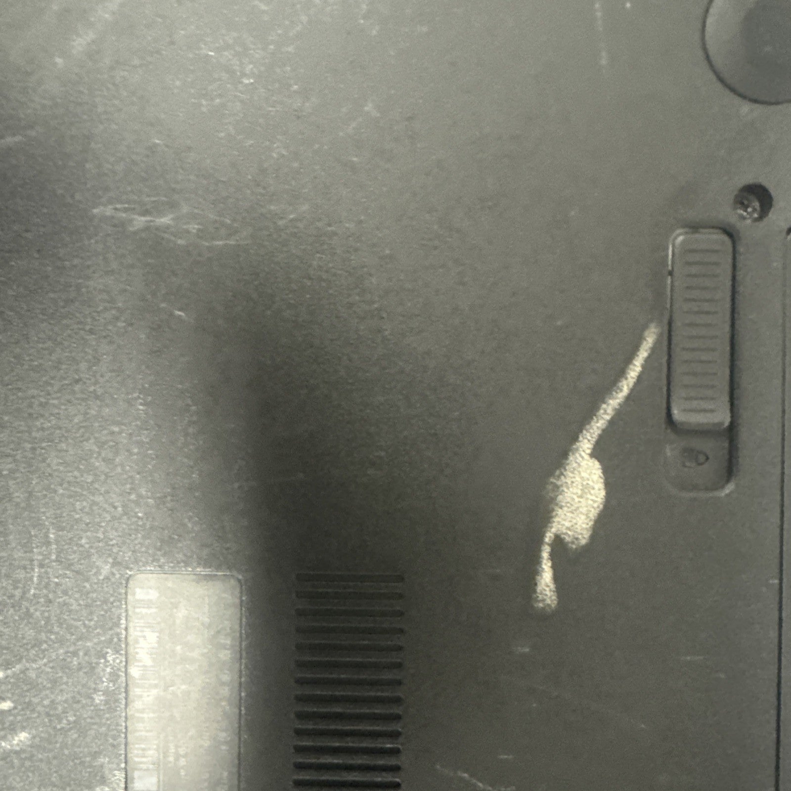 HP Pavilion 15-n067nr BATTERY NOT TESTED AND HAS SCRATCHES AND STAINS ON IT!!!!!