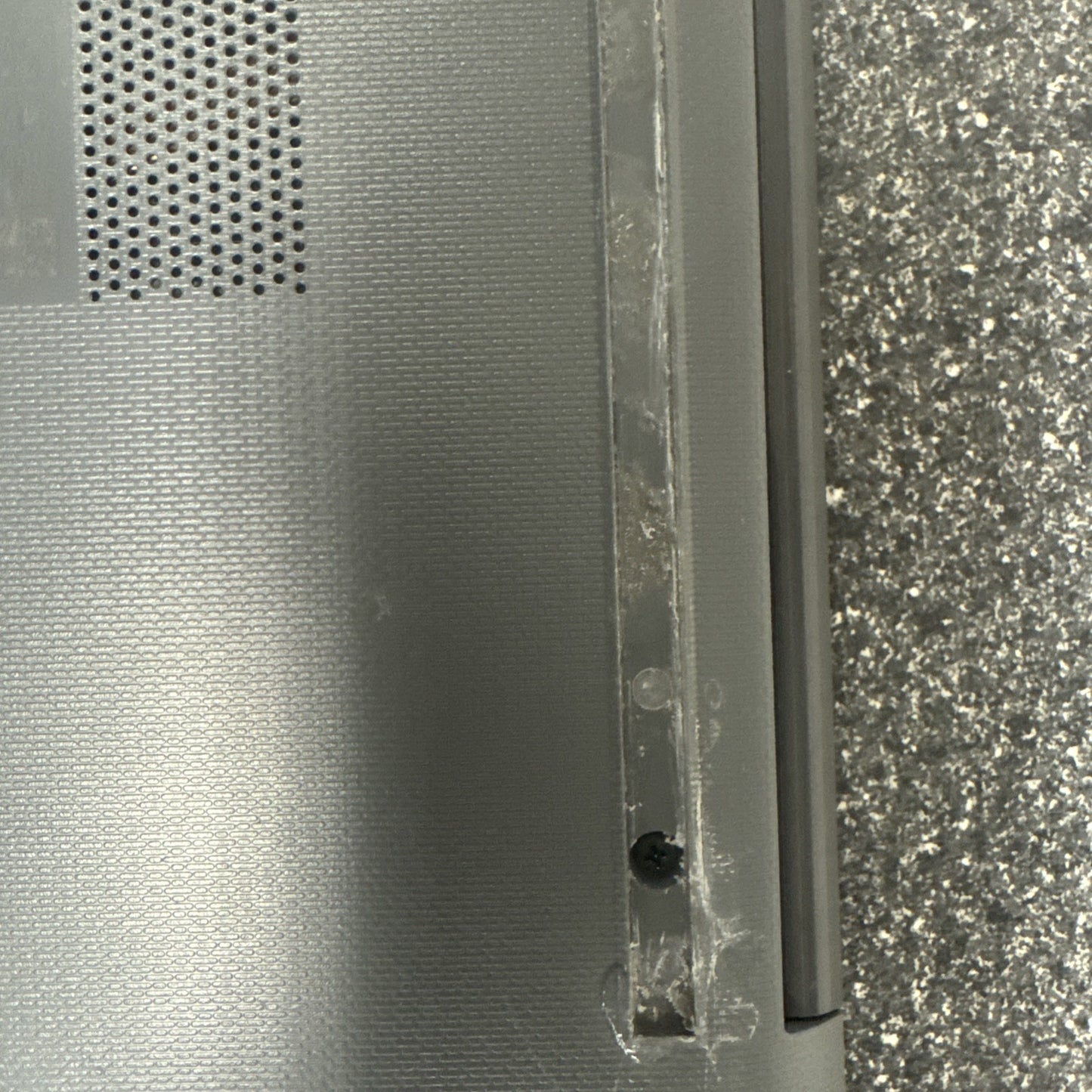 HP 15t-da100 15.6" HD Laptop BATTERY NOT TESTED AND HAS SCRATCHES AND STAINS!!!!